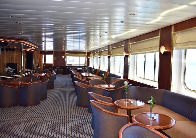 Aft-Observation-Lounge