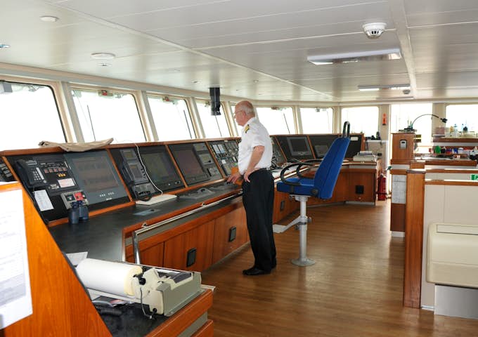 The Captain and the bridge